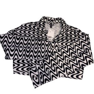 H&M Women’s XS NEW White Cropped Jean Jacket with Black Waves Design